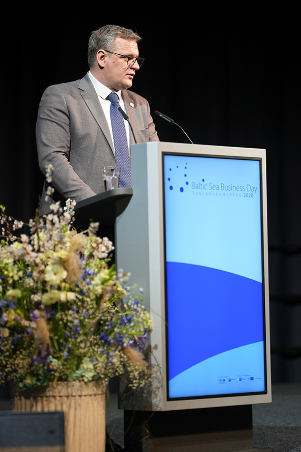Viesturs Kleinbergs, Bürgermeister der Stadt Riga, Lettland, hält eine Rede/Viesturs Kleinbergs, Mayor of Riga, Latvia, gives a speech.
